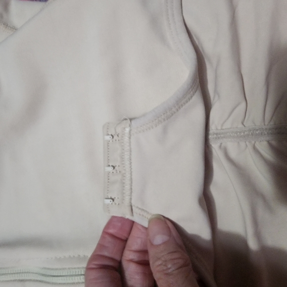 VEUC High-waisted Side zipper Compression Shapewear with Shirred Booty Detailing - Picture 14 of 15